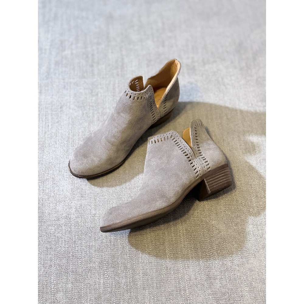 Lucky Brand Basel Grey Suede‎ Perforated Cutout Ankle Boots Womens 8